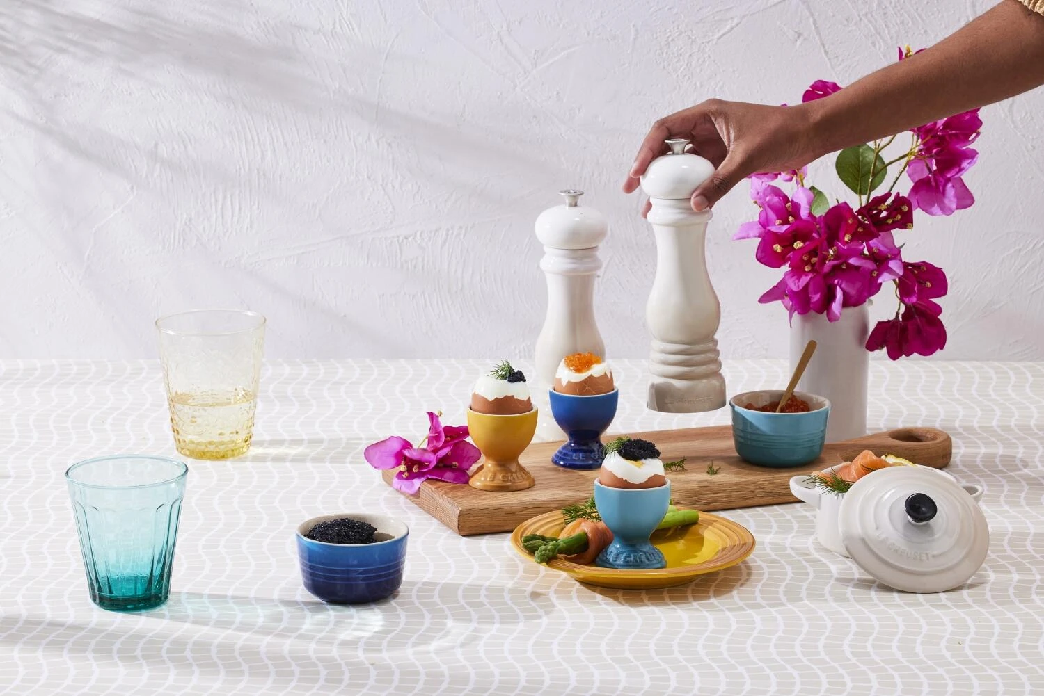 Le Creuset Eierbecher Im 4er-Set Mit Standfuß, Riviera 2 Le Creuset Eierbecher Im 4er-Set Mit Standfuß, Riviera – Bild 2