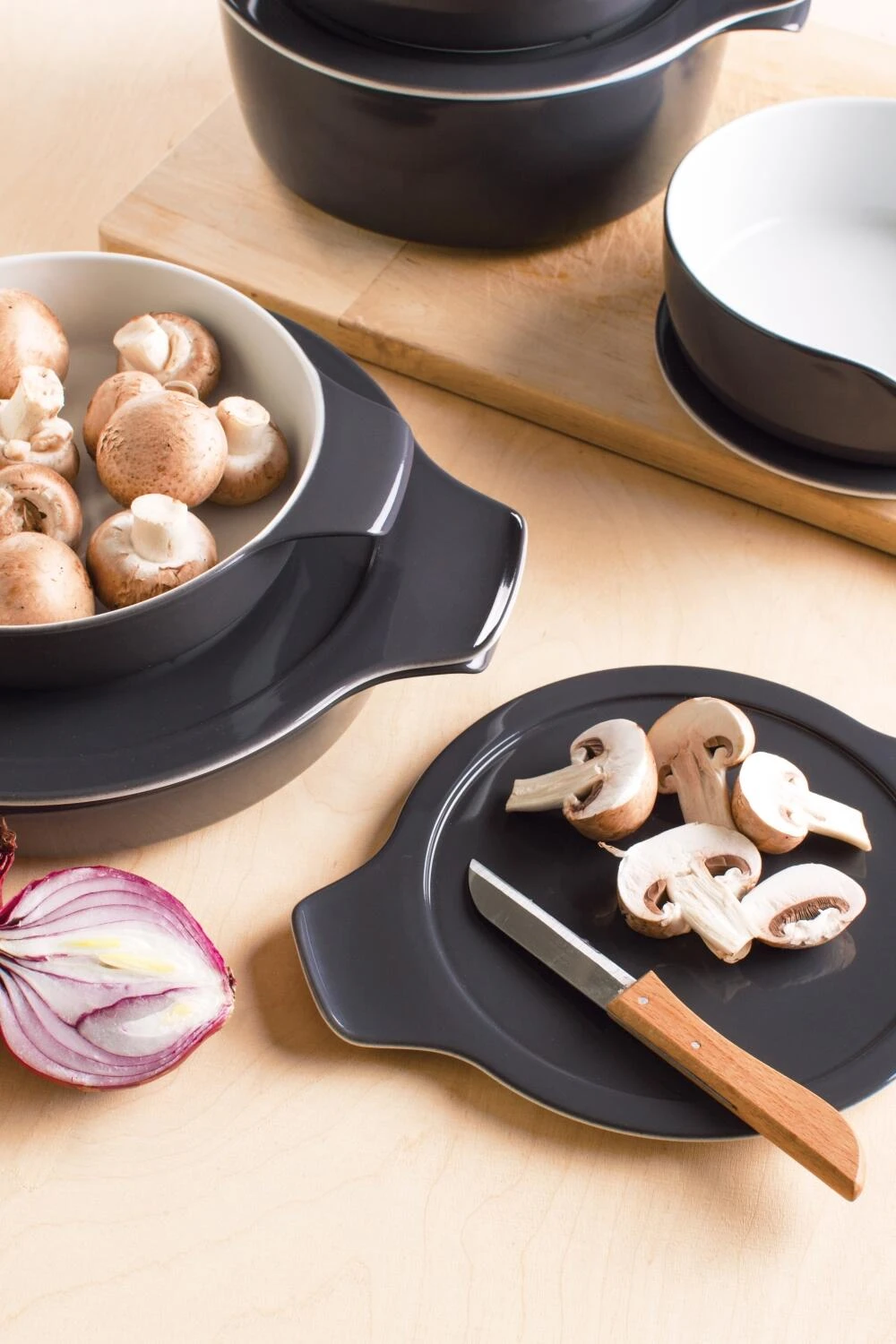 Eschenbach Kasserolle Mit Deckel Cook & Serve In Schwarz 7 Eschenbach Kasserolle Mit Deckel Cook & Serve In Schwarz – Bild 7