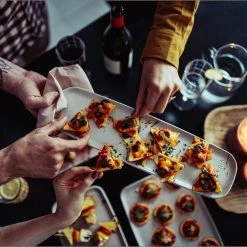 Emile Henry Aperitivo Snackplatte In Grand Cru -Le Creuset shop EH 500X Life PlancheAperitif AppetizerPatter EveningTopView H HD 3