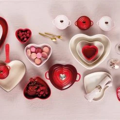 Le Creuset Servierschale In Herzform In Meringue 9 Le Creuset Servierschale In Herzform In Meringue -Le Creuset shop LC 20221024 DE LS YC HEARTSCOLL2023 015 1 1