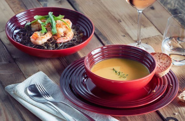 Le Creuset Frühstücksteller In Kirschrot 3 Le Creuset Frühstücksteller In Kirschrot – Bild 3