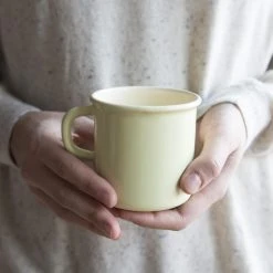 Riess Emaille Riess Becher Aus Emaille In Pastell-gelb -Le Creuset shop RIESS AMBIENTE CLASSIC Pastell Fruehstueck 07 highres